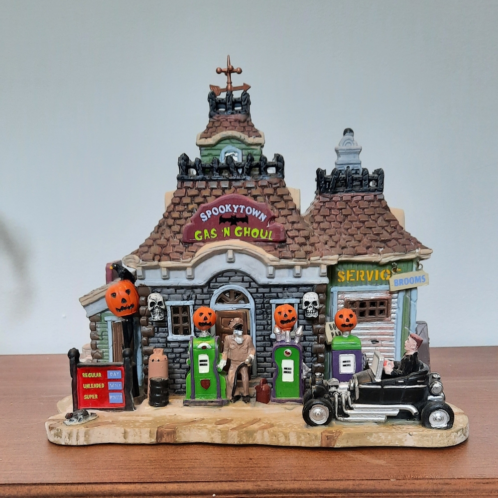 Lemax Spooky Town Gas N' Ghoul Village Halloween Decor
